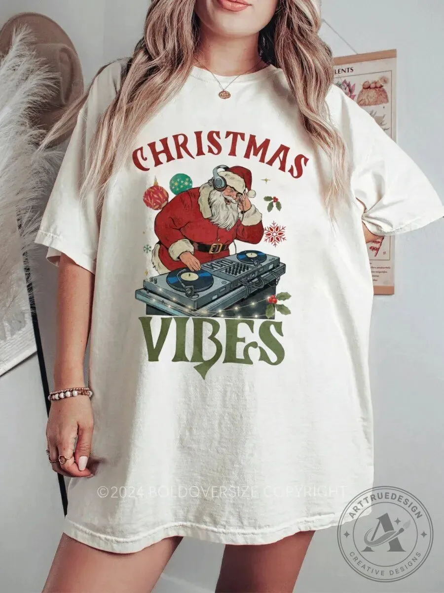 Vintage Christmas Vibes Santa DJ Holiday T-Shirt